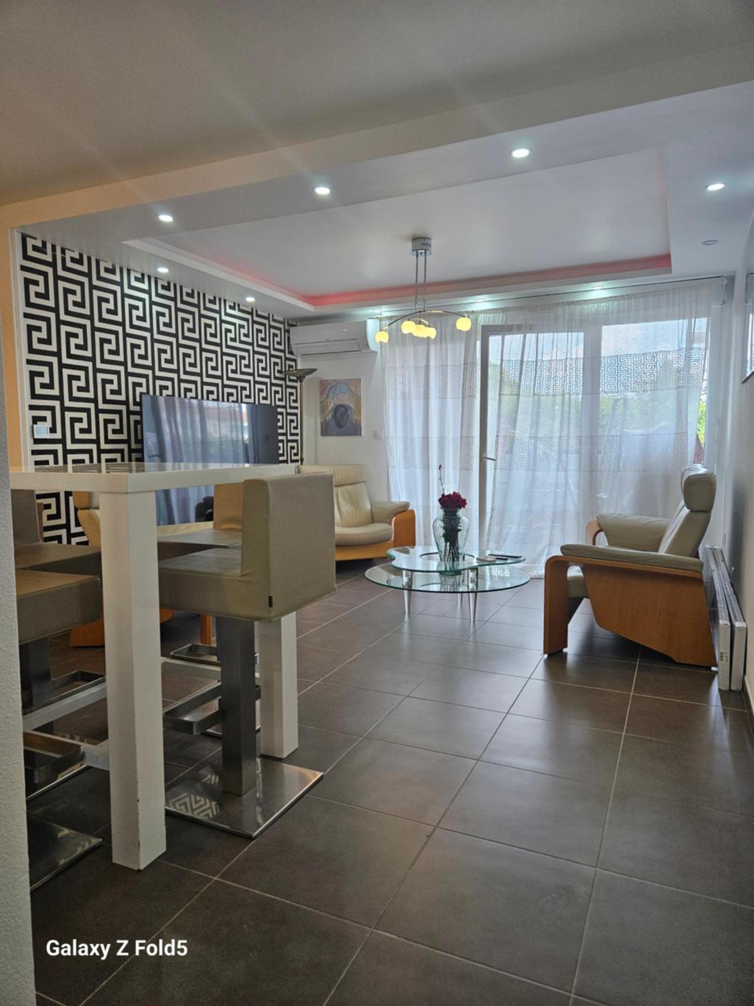 Apartamento Via Center Bat A Fréjus Exterior foto